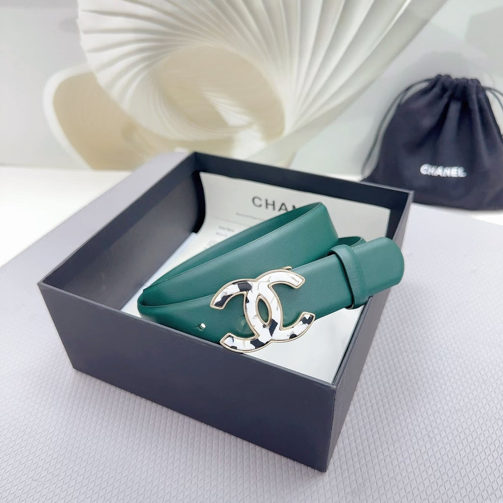 CC 30MM BELT IN COOL GREEN SHINNY CALFSKIN WHITE LOGO