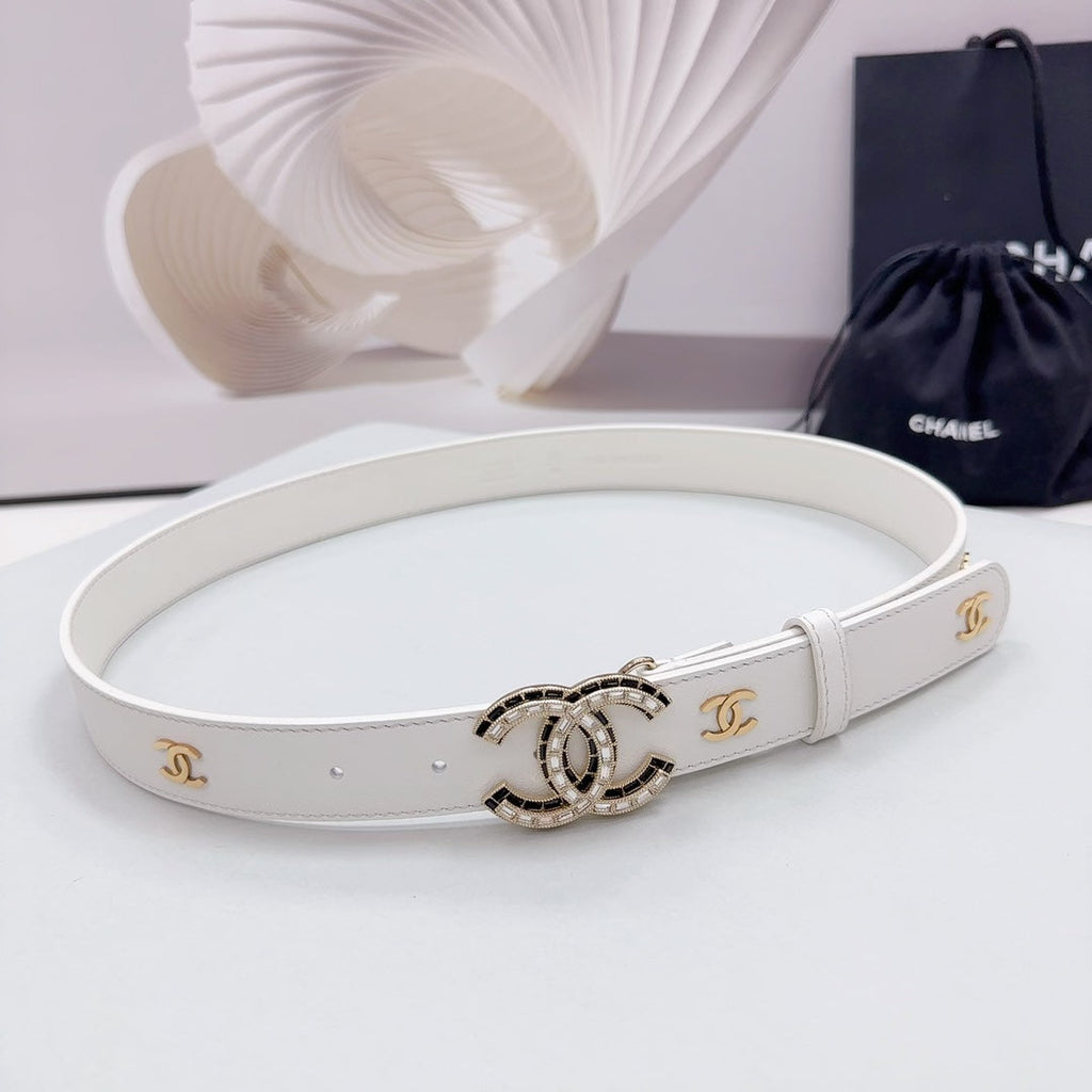 CC 30MM BELT IN WHITE SMOOTH CALFSKIN METAL LOGO GOLD HARDWARE