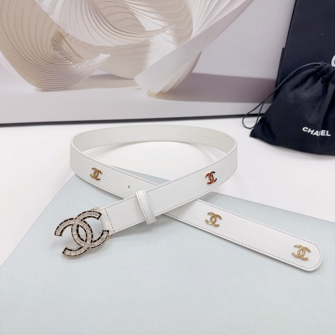 CC 30MM BELT IN WHITE SMOOTH CALFSKIN METAL LOGO GOLD HARDWARE