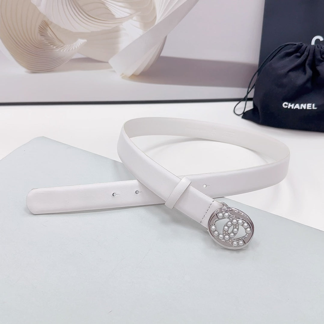 CC 30MM BELT IN WHITE CALFSKIN SILVER HARDWARE ATTACH PEARLS