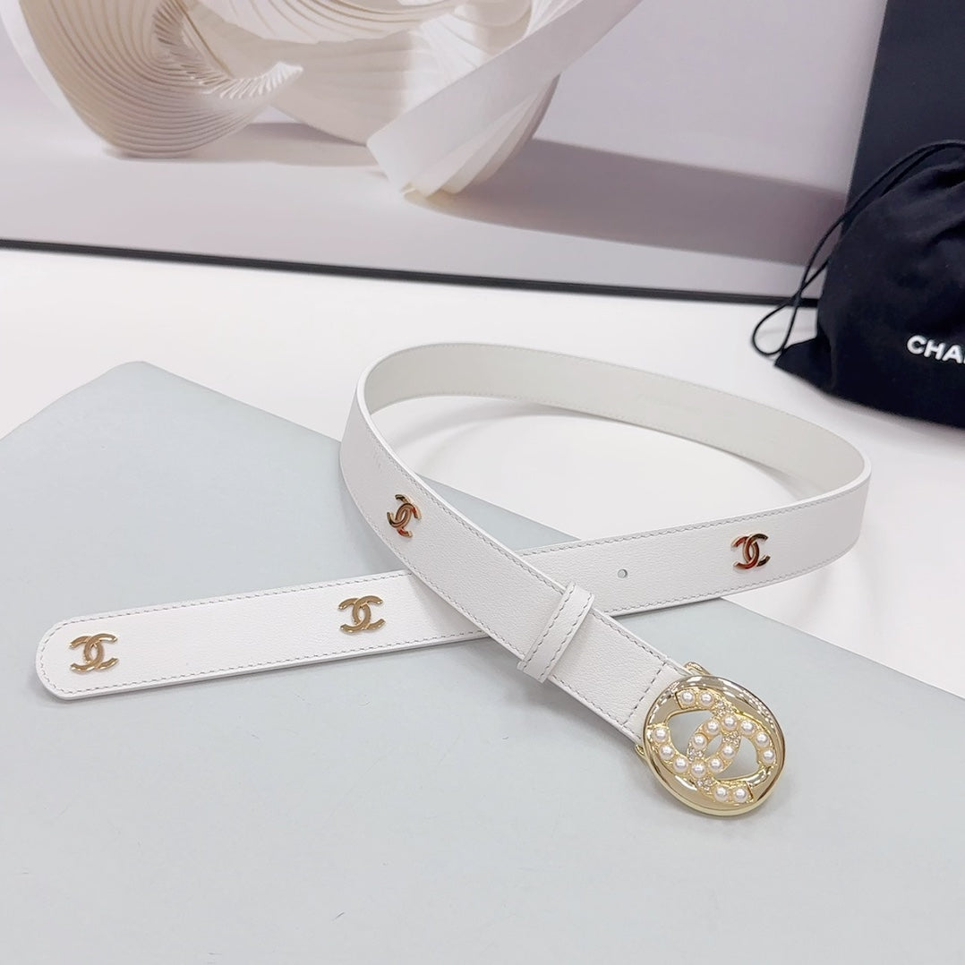 CC 30MM BELT IN WHITE CALFSKIN GOLD HARDWARE ATTACH PEARLS