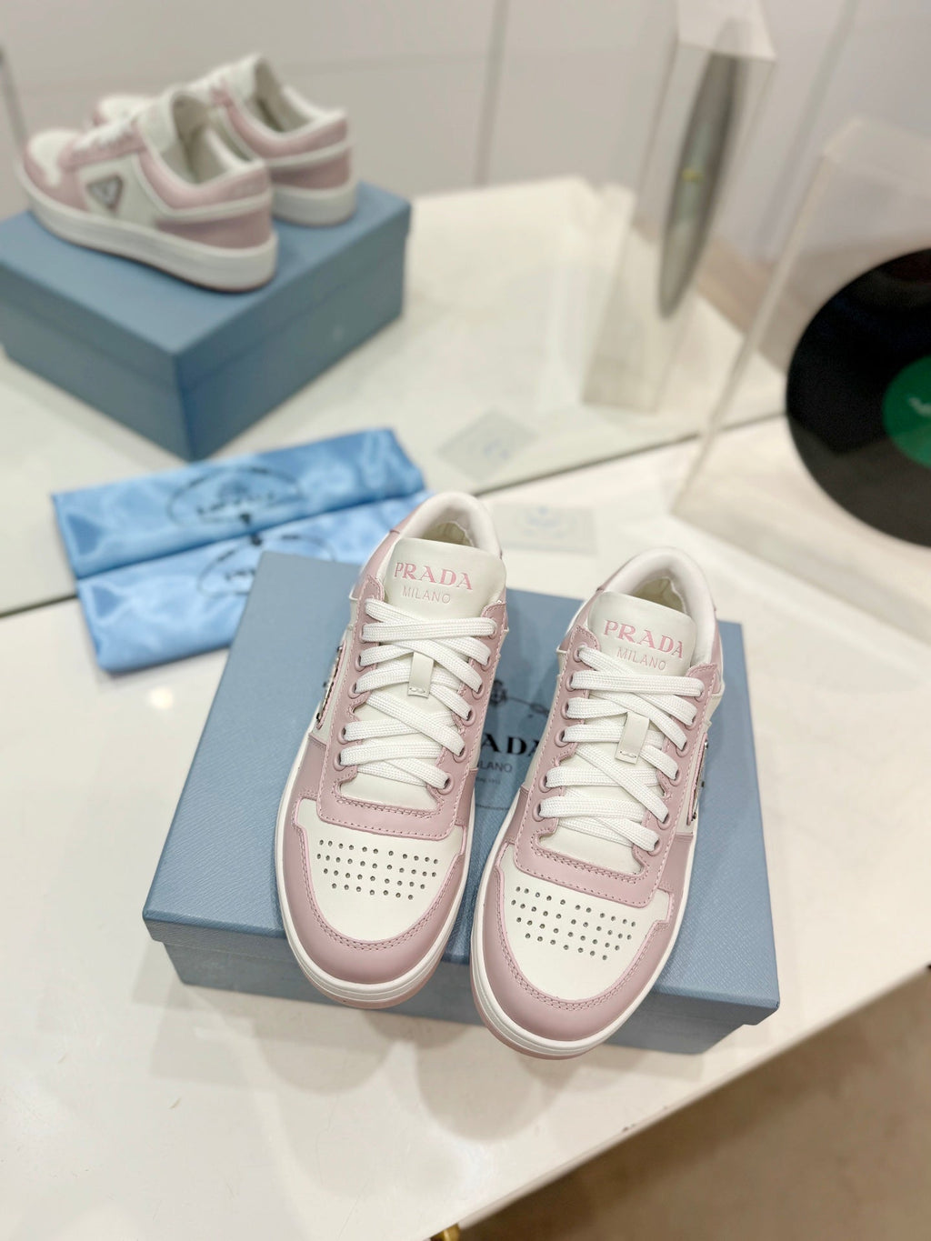 PRA DOWNTOWN PERFORATED SNEAKERS WHITE AND BLUSH CALFSKIN
