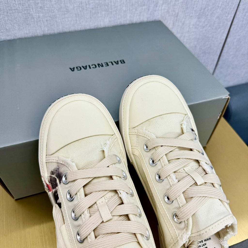 SNEAKER MULES IN WHITE CANVAS GRAFFITI LOGO
