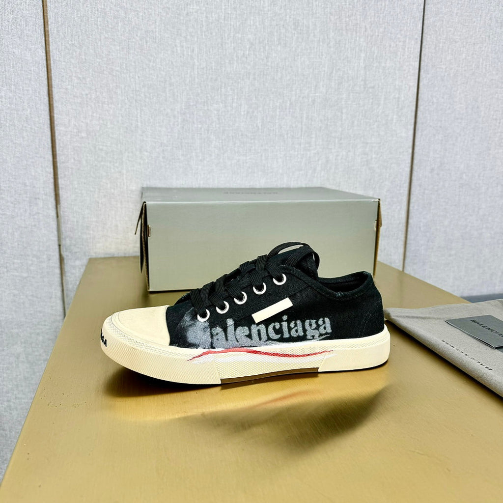 SNEAKERS IN BLACK CANVAS GRAFFITI LOGO