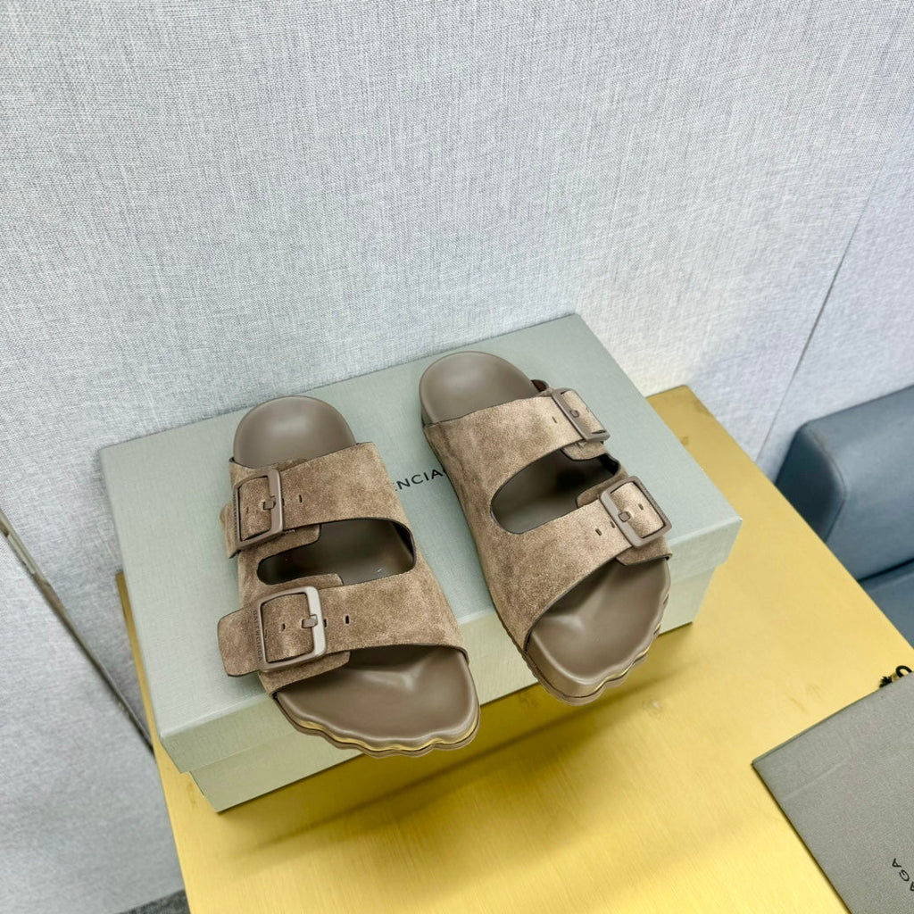 BIRKENSTOCK SLIPPERS IN LIGHT BROWN SUEDE