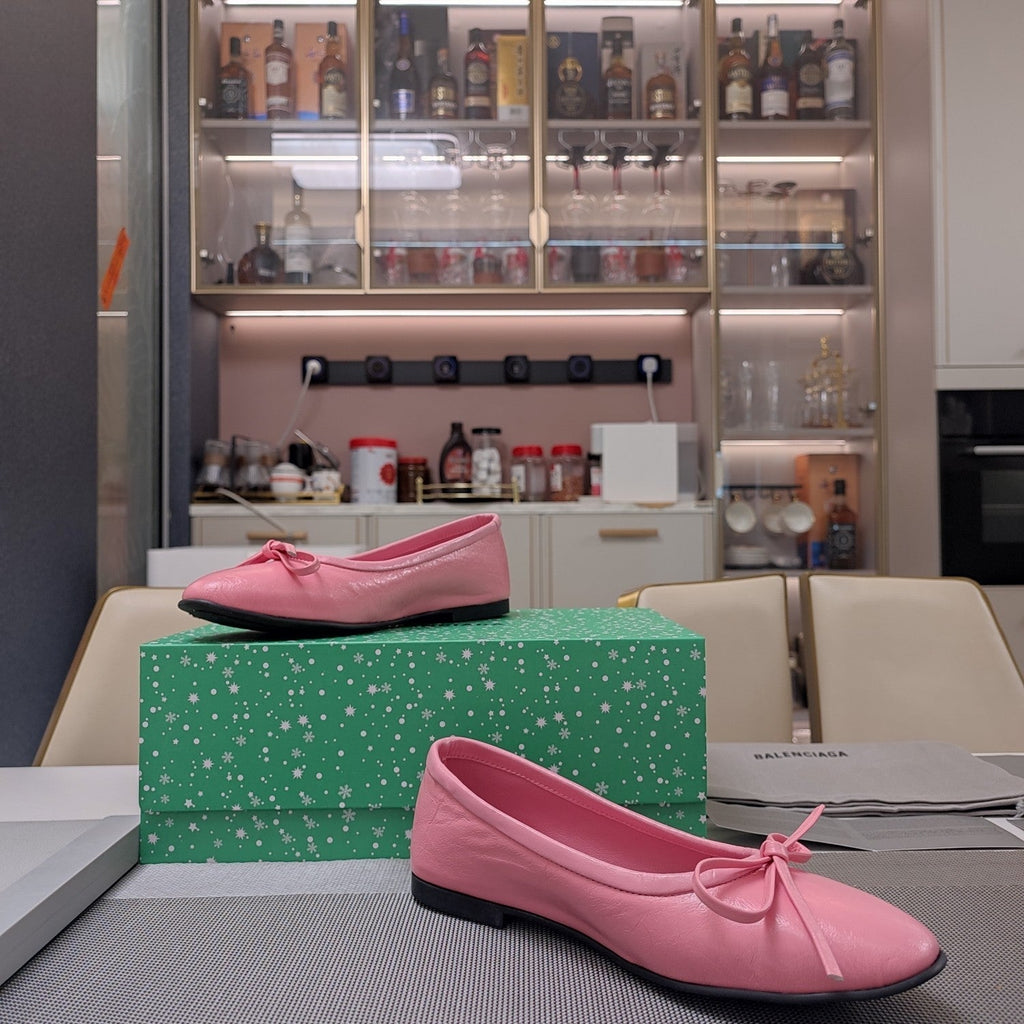 RHINESTONE BALLET FLATS WITH BOW IN SEA PINK WAX-OIL SHEEPSKIN
