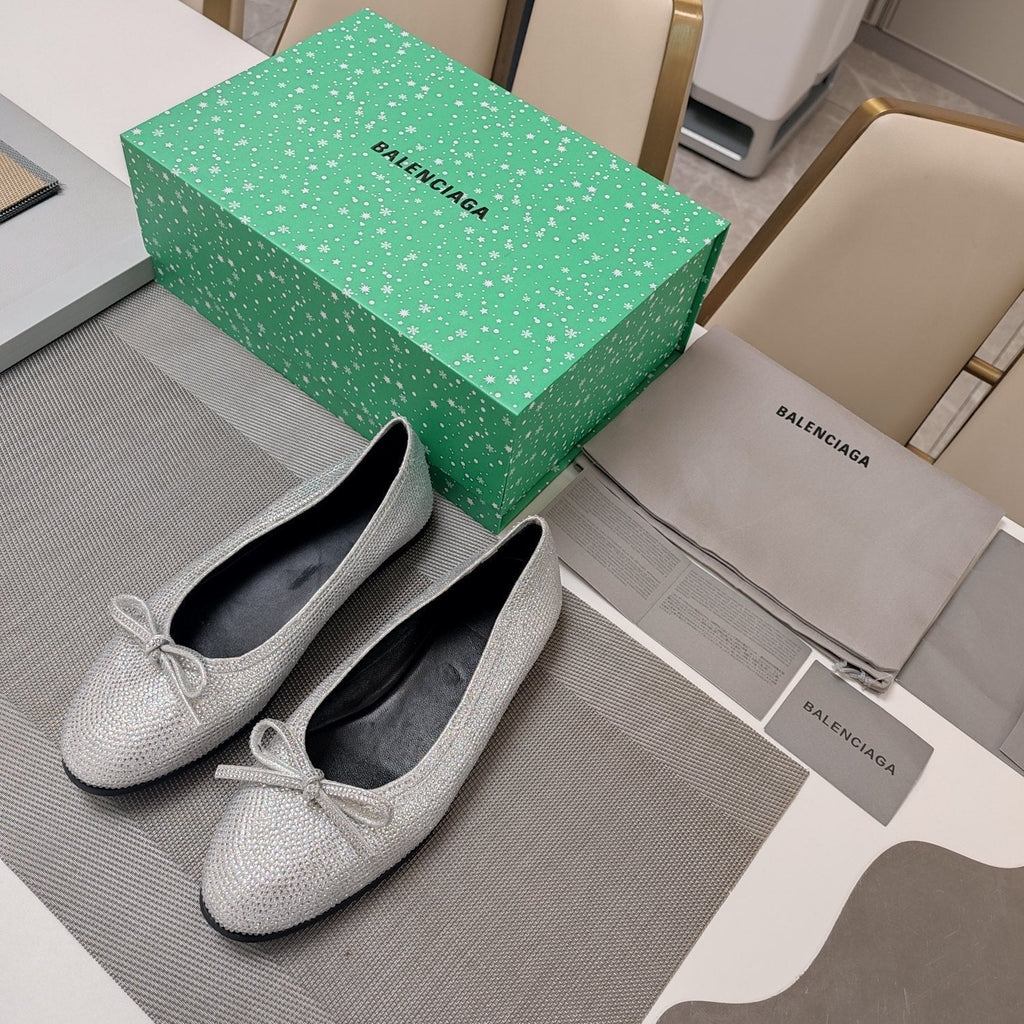 RHINESTONE BALLET FLATS WITH BOW IN METALLIC SILVER SHEEPSKIN