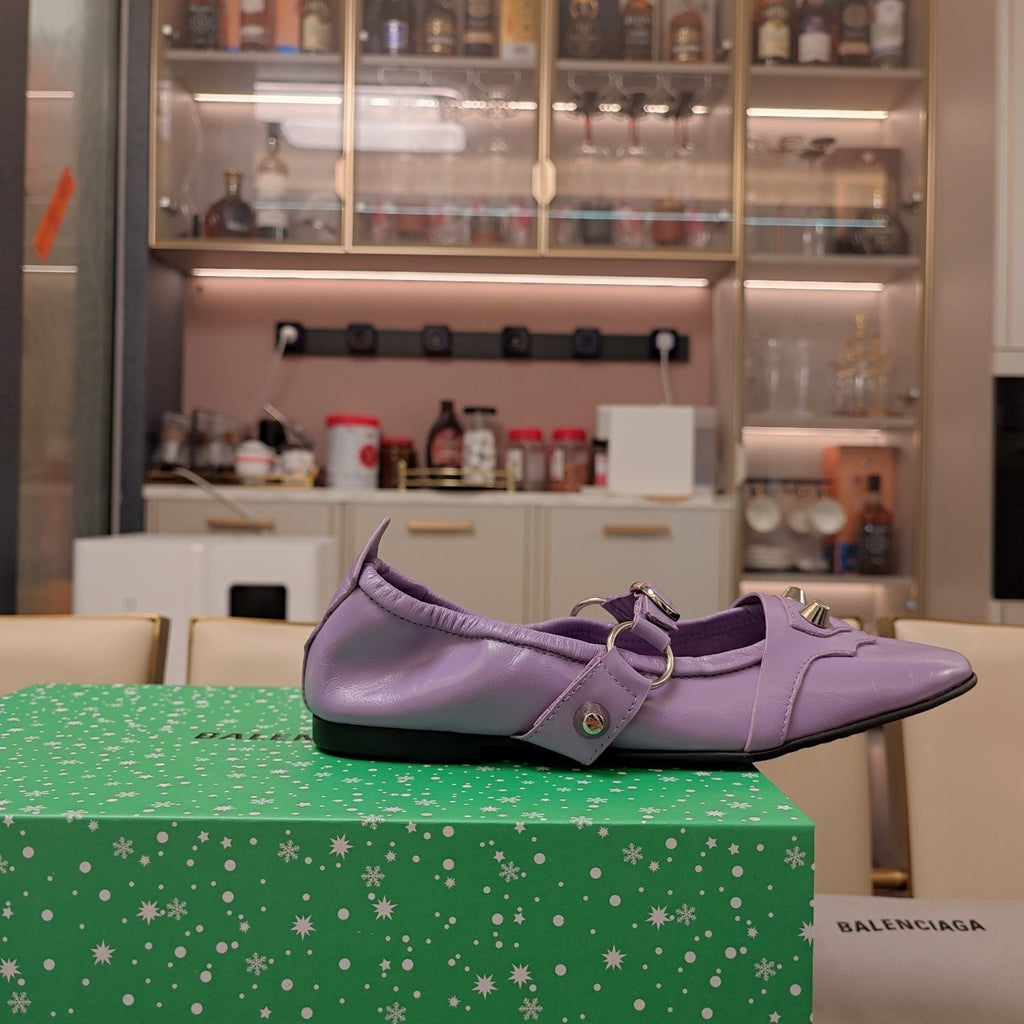 STUDDED MARY JANE FLATS IN LAVENDER SHINY LAMBSKIN
