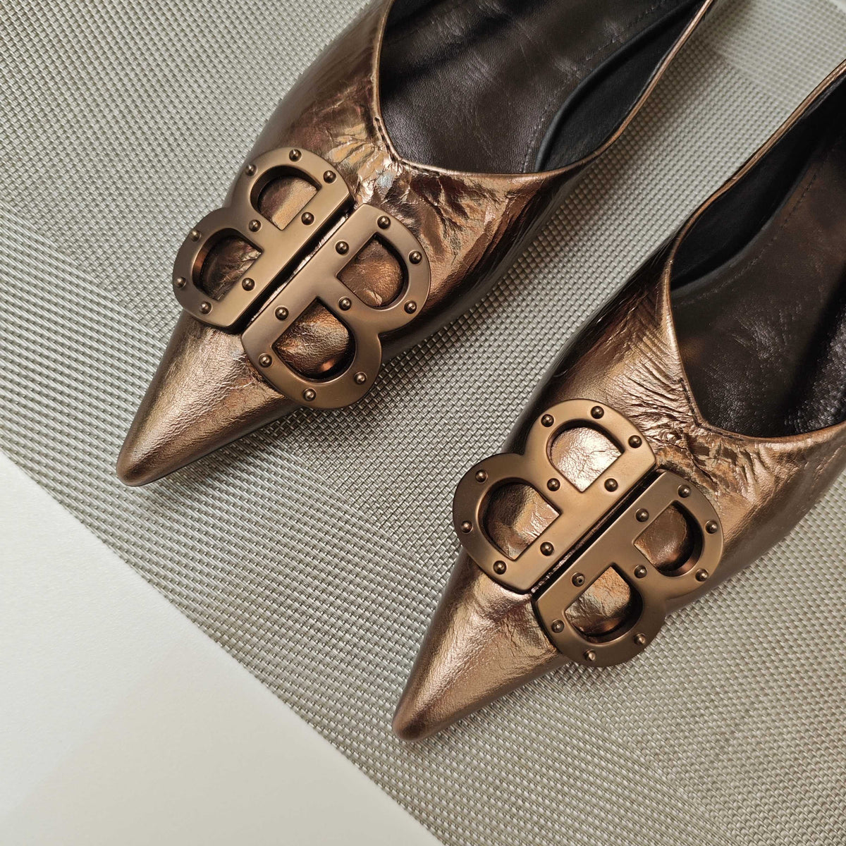 POINTED BALLET FLATS IN CHOCOLATE SHINY CRACKED SHEEPSKIN