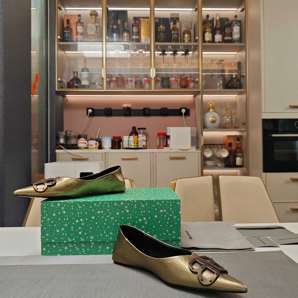 POINTED BALLET FLATS IN GOLD METALLIC SHINY CRACKED SHEEPSKIN