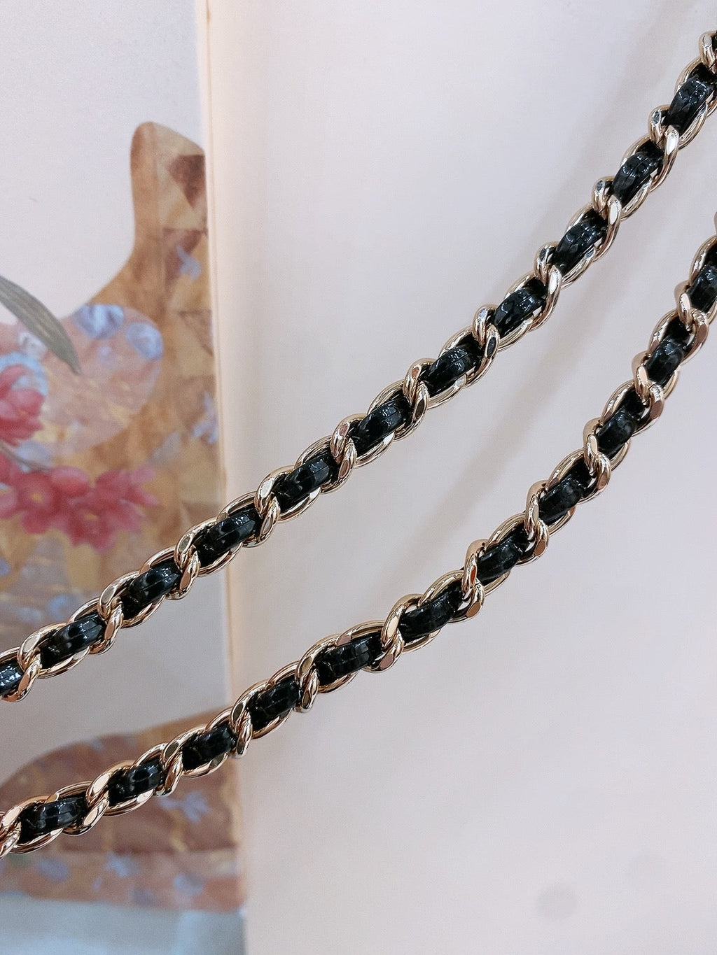 CHAIN BELT IN GOLD METAL INTERWOVEN WITH CALFSKIN STRAPS