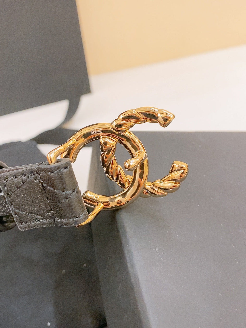 DOUBLE C BELT 20MM IN BLACK CALFSKIN WITH QUILTED STITCHING AND SPIRAL GOLD BUCKLE